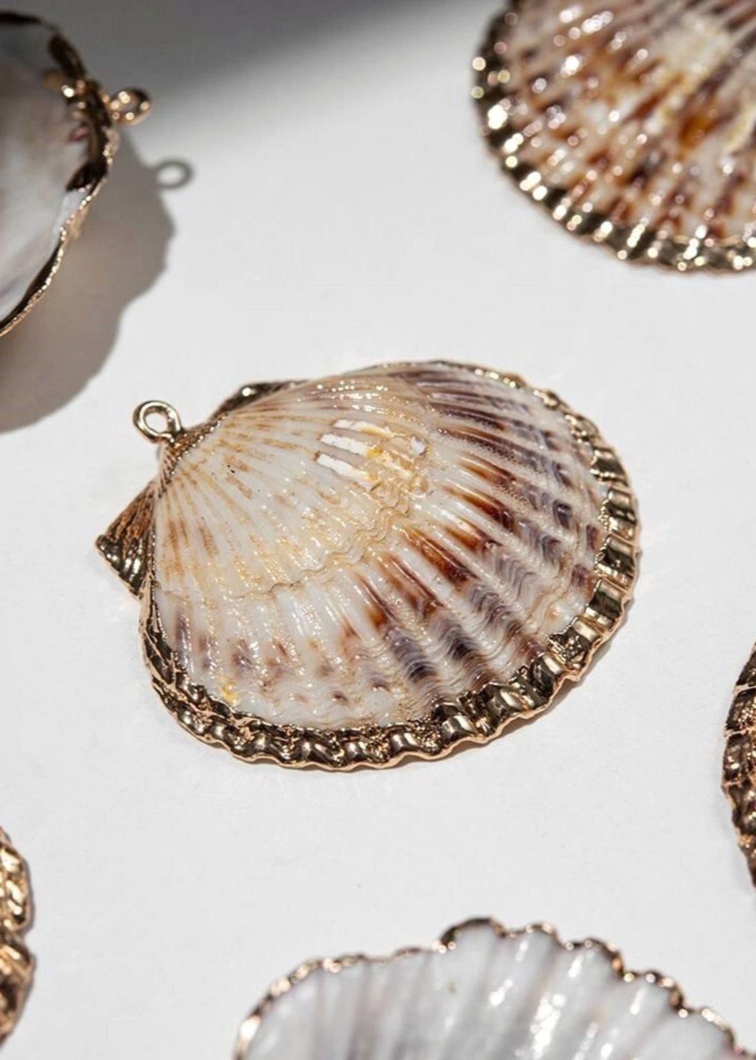 Новинки: подвески из ракушек