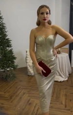 Корсетное платье с драпировкой по бедру