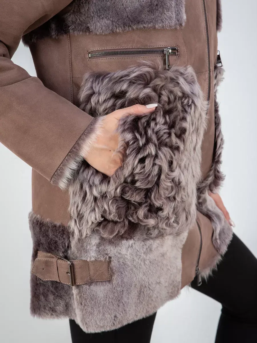 Дубленка зимняя с капюшоном натуральная