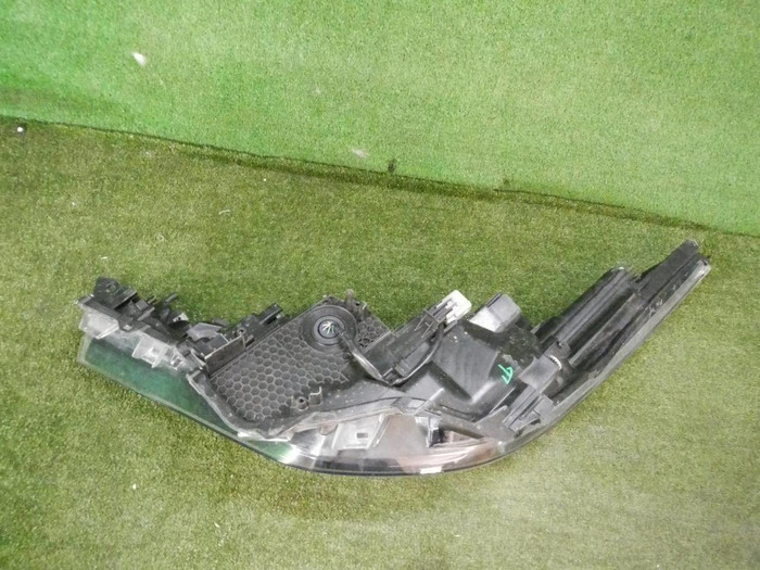 Фара правая Toyota C-HR (2019-2023) LED