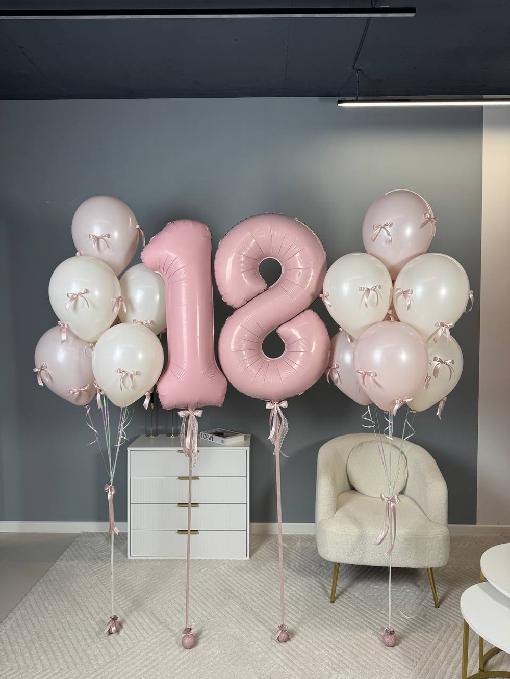 Композиция  для девушки "Совершеннолетие"  (бантики)