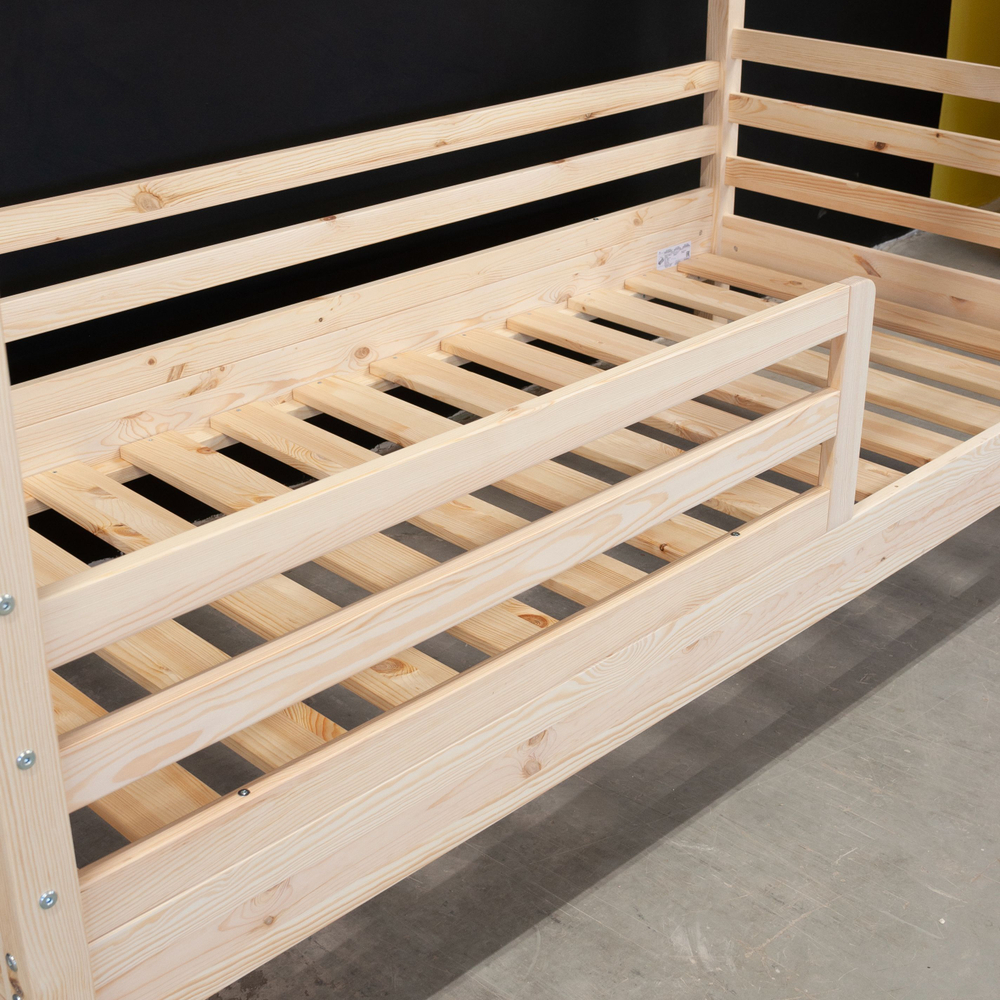 Кровать-домик Альков 90х190 из массива сосны с настилом и бортиками, в лаке