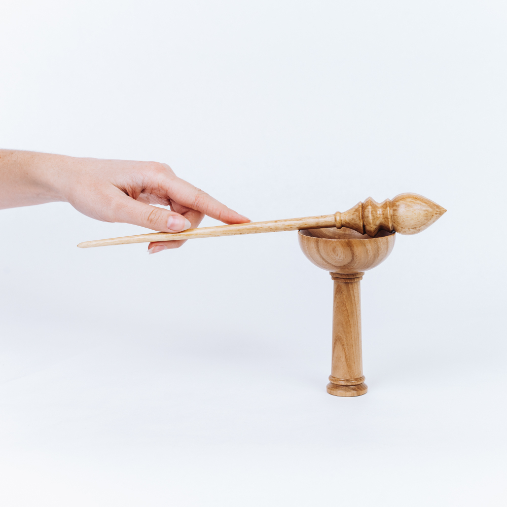 Деревянное веретено для прядения с основанием для ног из древесины вяза (карагач). Art of Siberia. B40