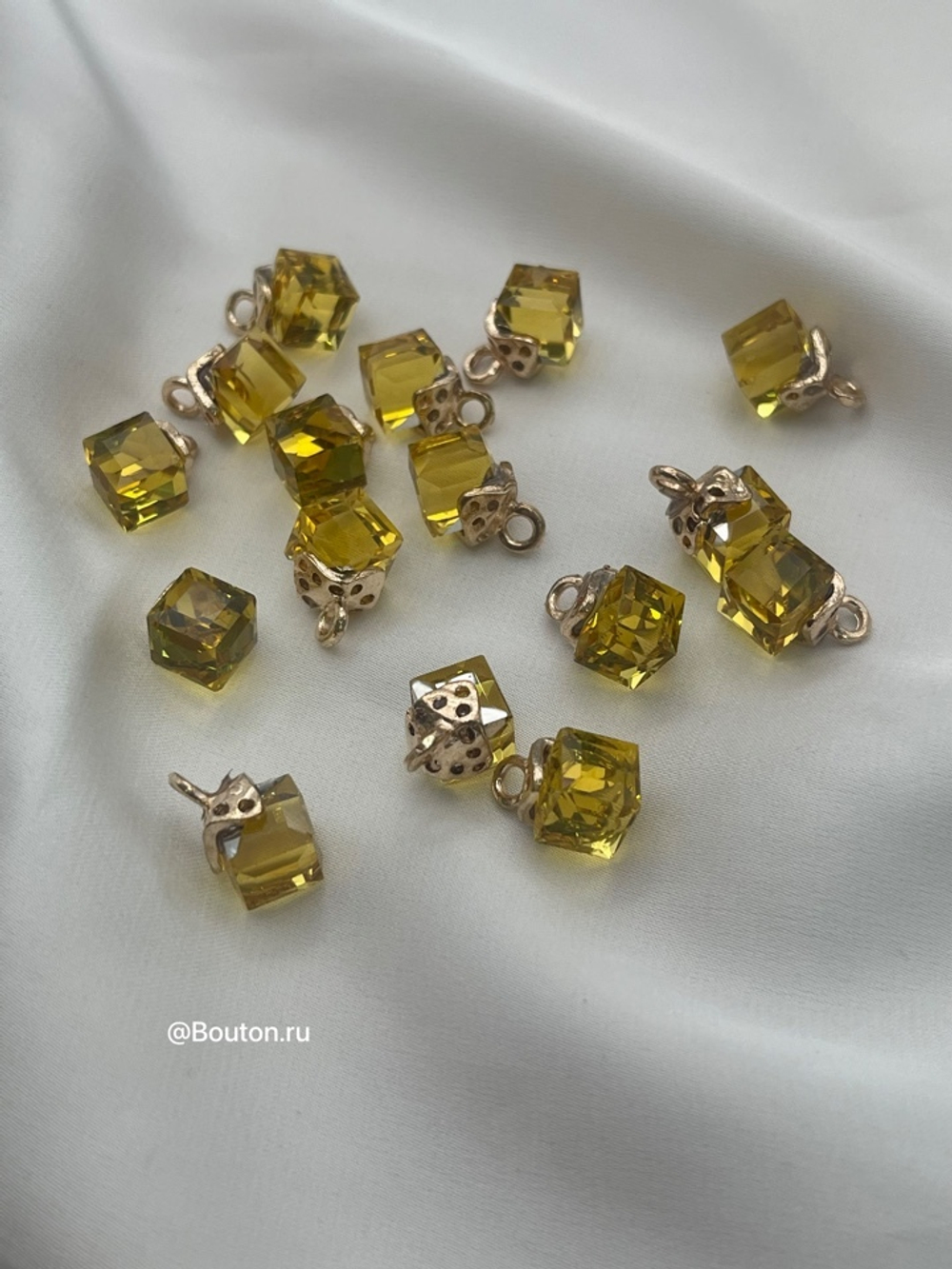 Пуговица на ножке Золото кристалл желтый