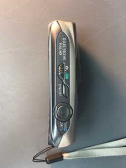 Canon Ixus 310 HS, слегка залипает шторка. Видны пылинки на фотографии