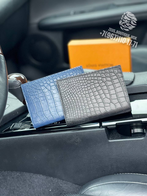Обложка для паспорта из кожи крокодила Louis Vuitton