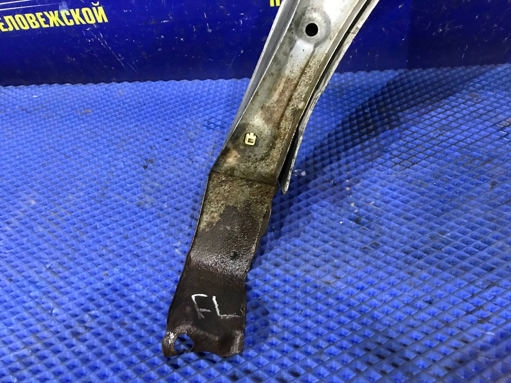 Крыло переднее левое TOYOTA IPSUM 1997