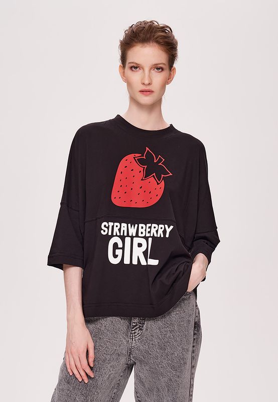 Футболка с принтом клубничка