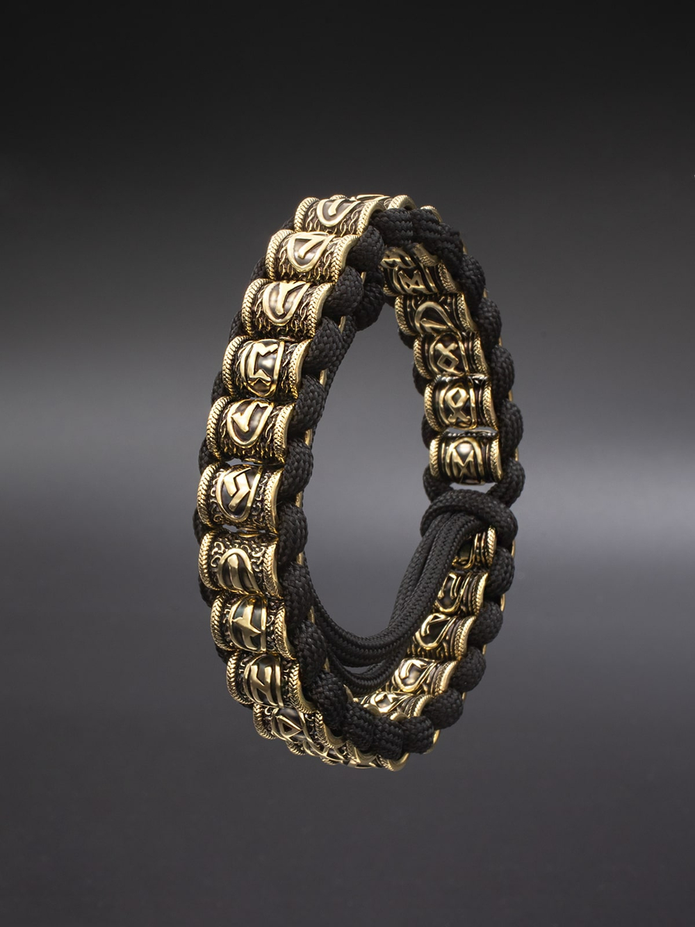 Браслет Футарк на завязках из паракорда скандинавские руны бронза