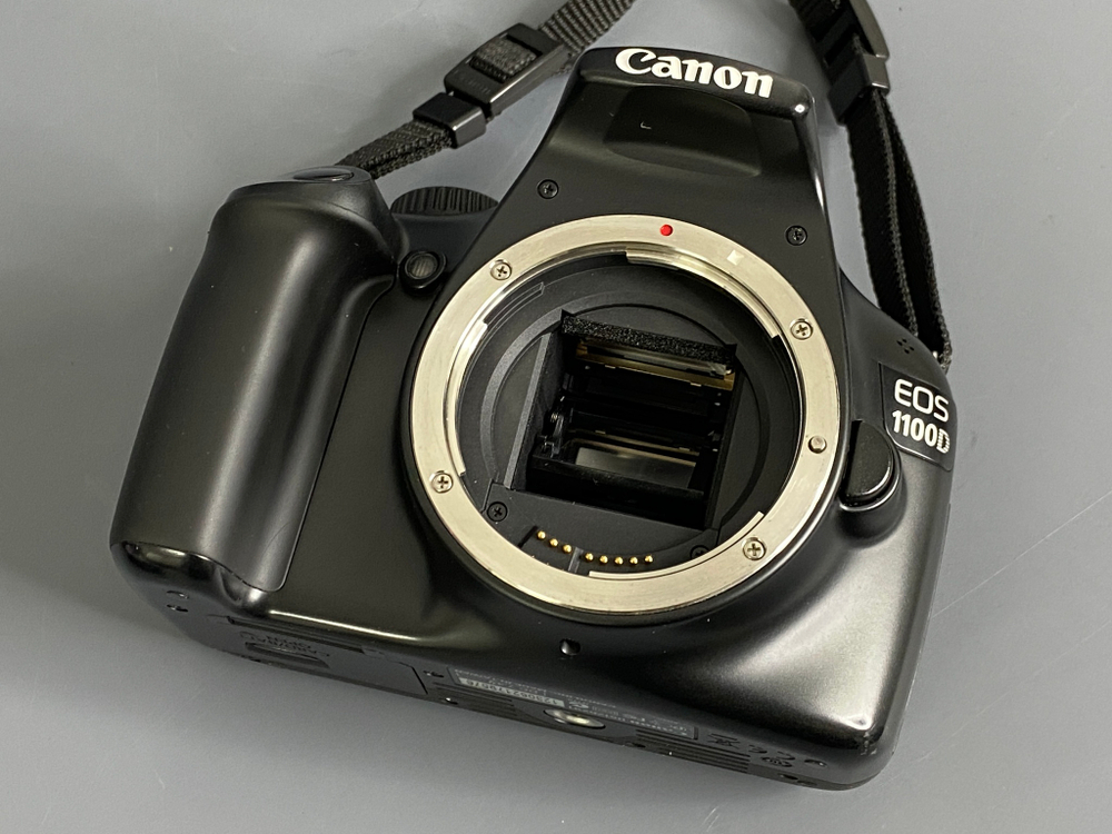 Canon EOS 1100D Kit 18-55mm 17.000 кадров