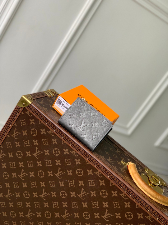 Louis Vuitton Lisa Wallet