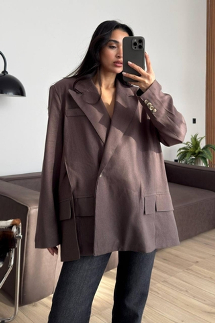 Жакеты изо льна оверсайз с прорезями . Застежка на одну пуговицу