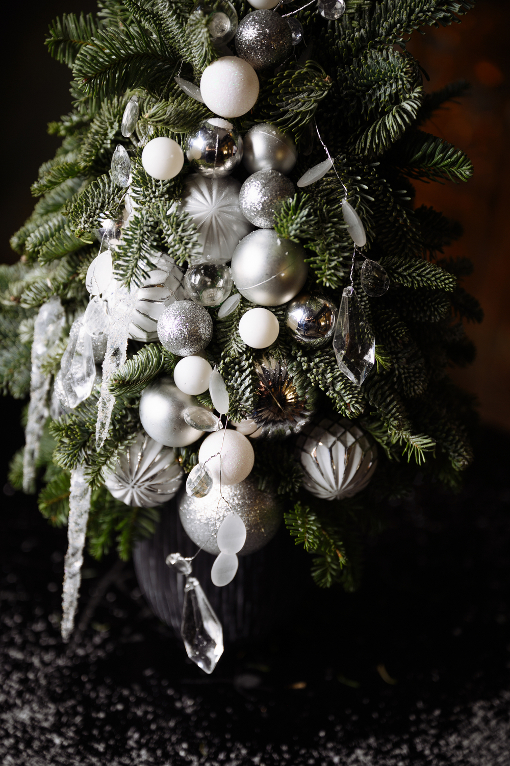 Елочка в кашпо Холодный цветок