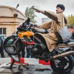 Обучение езде на заднем колесе мотоцикла