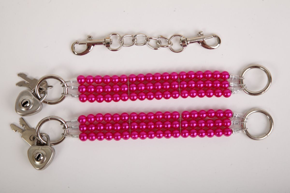 Наручники из ярко-розовых бус (Цвет: розовый)