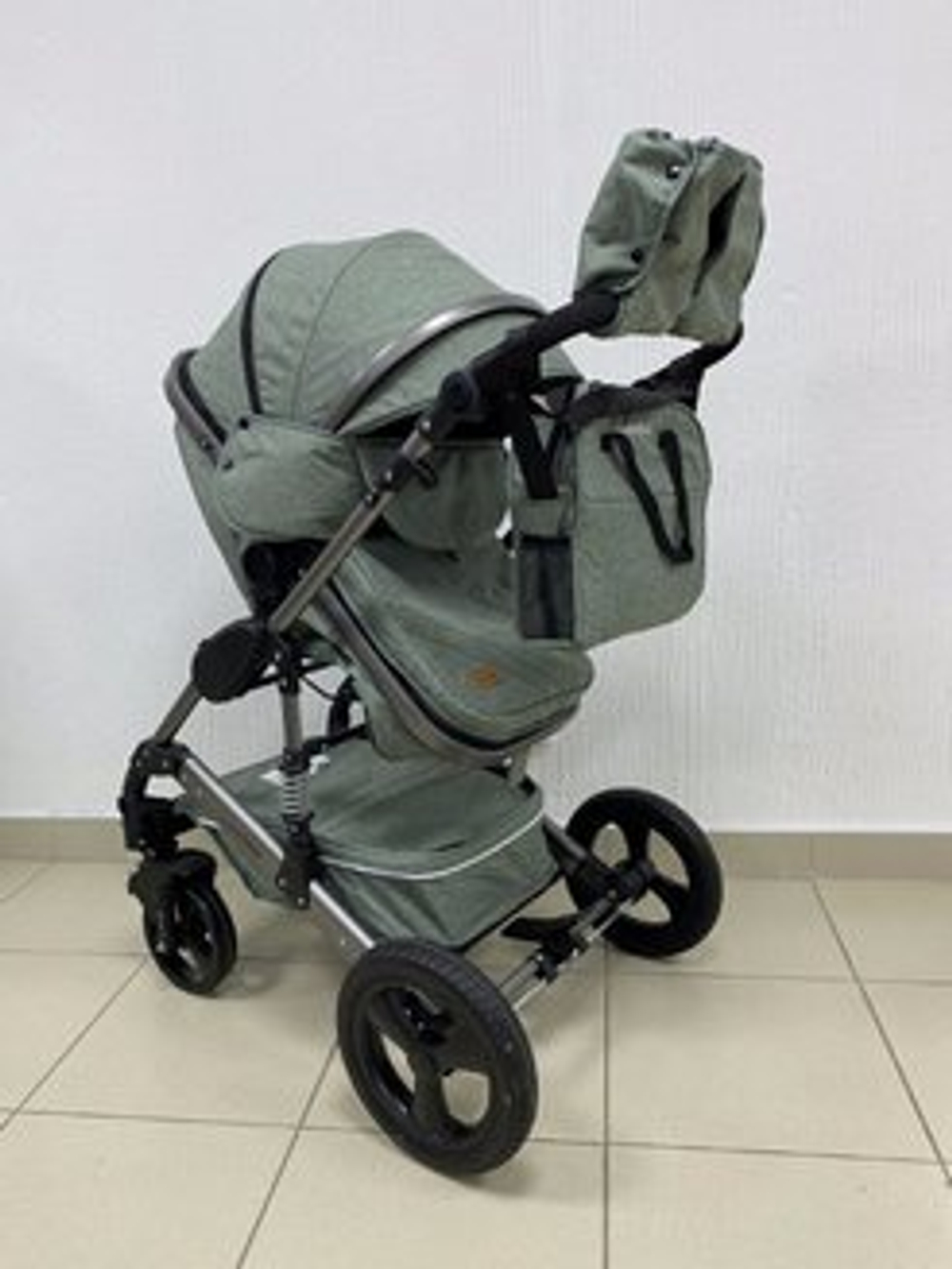 Коляска-трансформер LUXMOM 555-W 2В1 зеленый текстиль