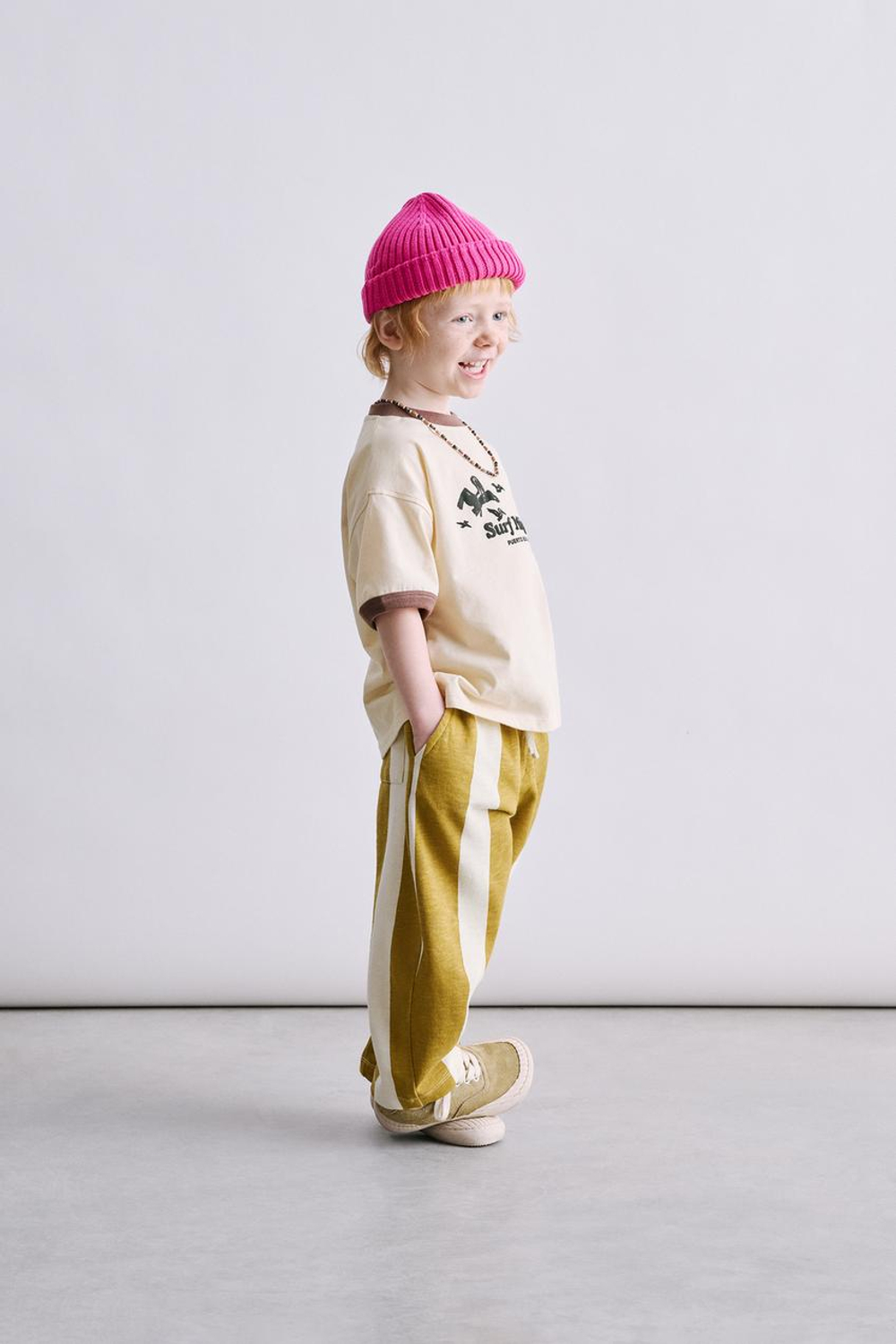 ZARA ФУТБОЛКА С КОНТРАСТНЫМ ТЕКСТОВЫМ ПРИНТОМ, ЦВЕТ СЛОНОВОЙ КОСТИ