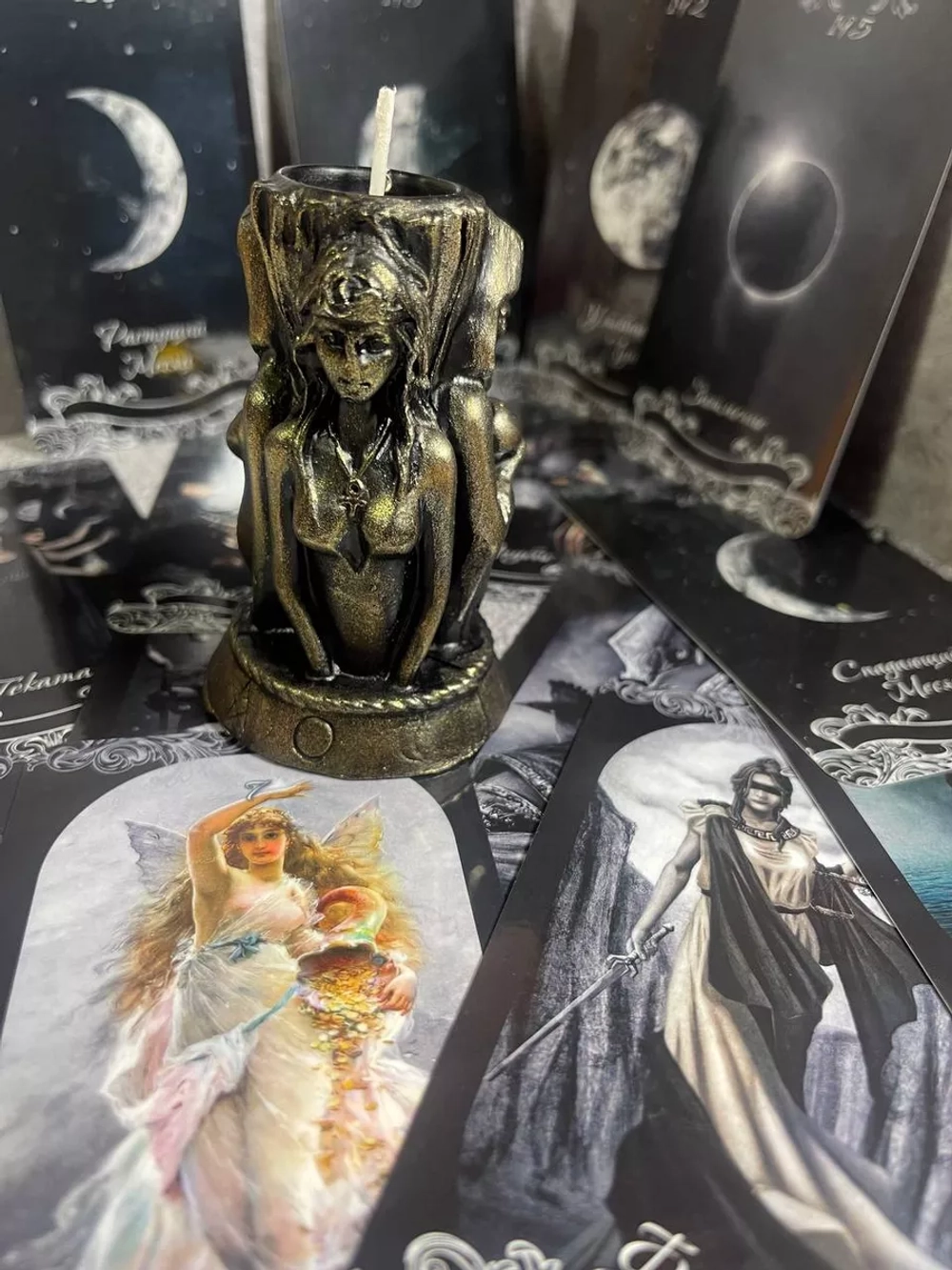 Фигурная свеча в виде Триединой Богини