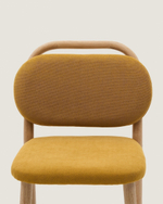 Полубарный стул Helda из горчичного шенилла и массива дуба FSC 65 см