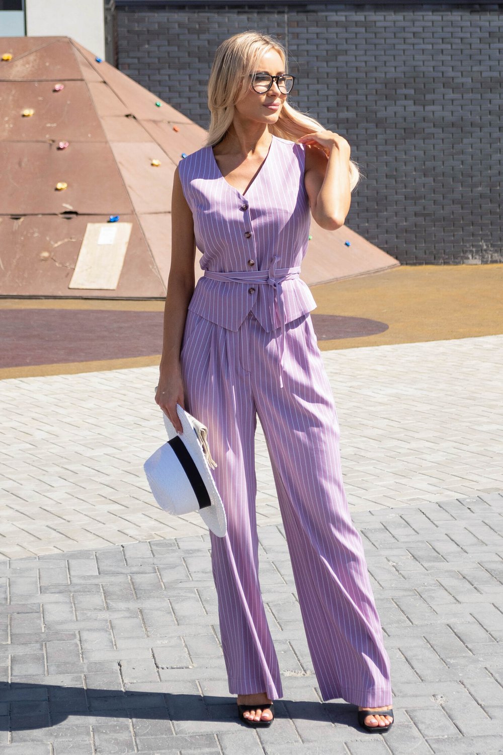 Костюм в полоску жилет и брюки из вискозы