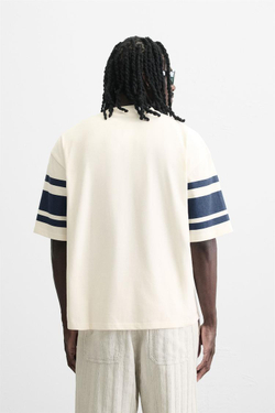 ZARA ФУТБОЛКА С ПРИНТОМ В СТИЛЕ ВАРСИТИ, БЕЛЫЙ