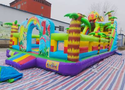 Коммерческий надувной батут "Хамелеон и динозавры" 12*6*6 м