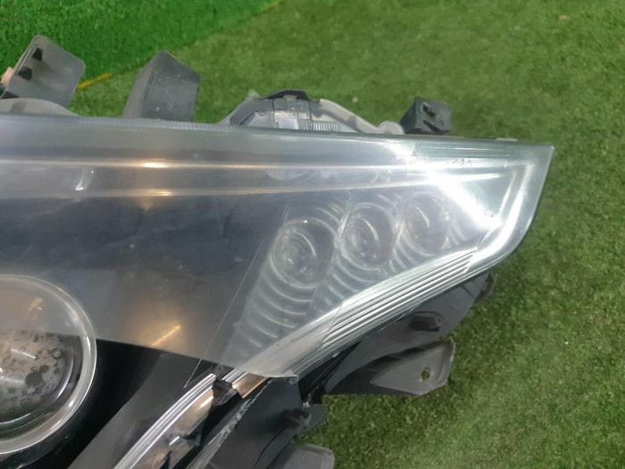 Битая Фара правая Toyota Land Cruiser Prado 150 (2013-2017) LED
