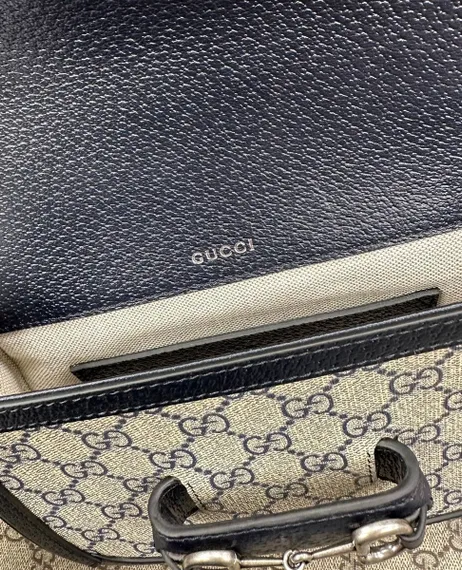 Мини-сумка Gucci Horsebit 1955 с узором Gg