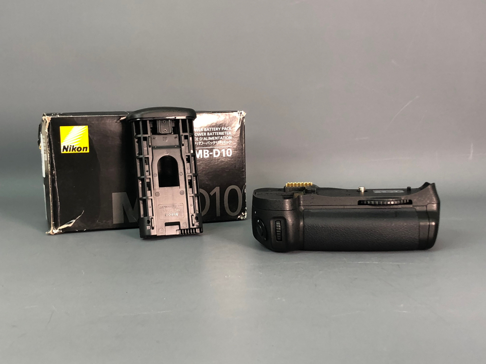 Nikon MB-D10