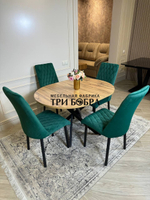 Круглый раздвижной стол "Лофт", дуб вотан и стулья "Бентли" изумруд