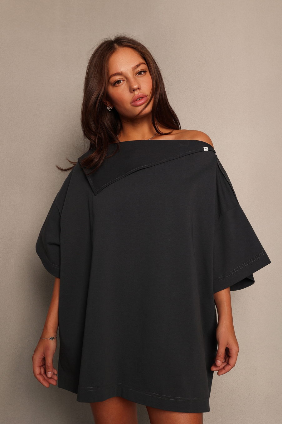 Футболка с отложным уголком