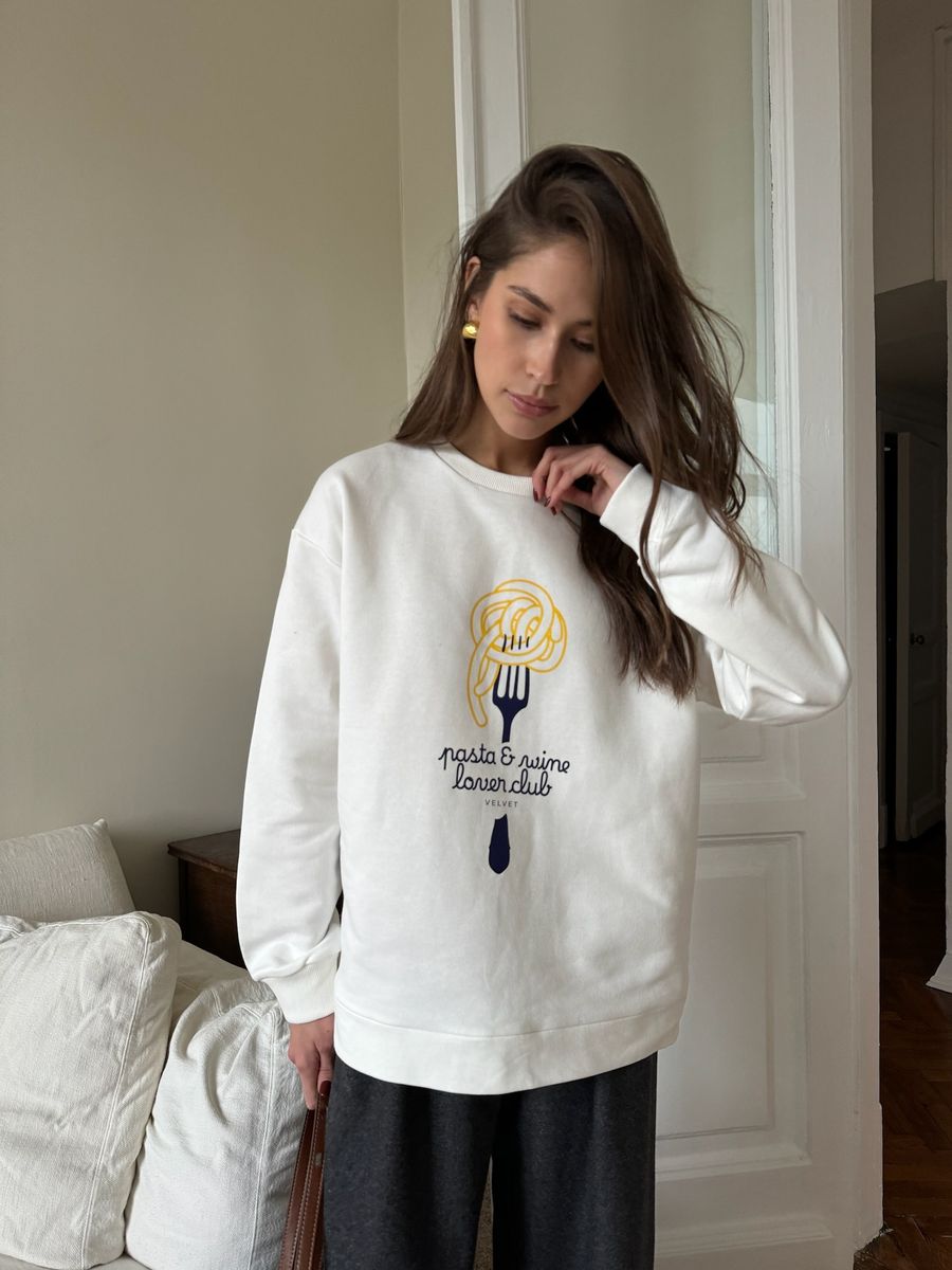 Свитшот из итальянского трикотажа молочный с принтом