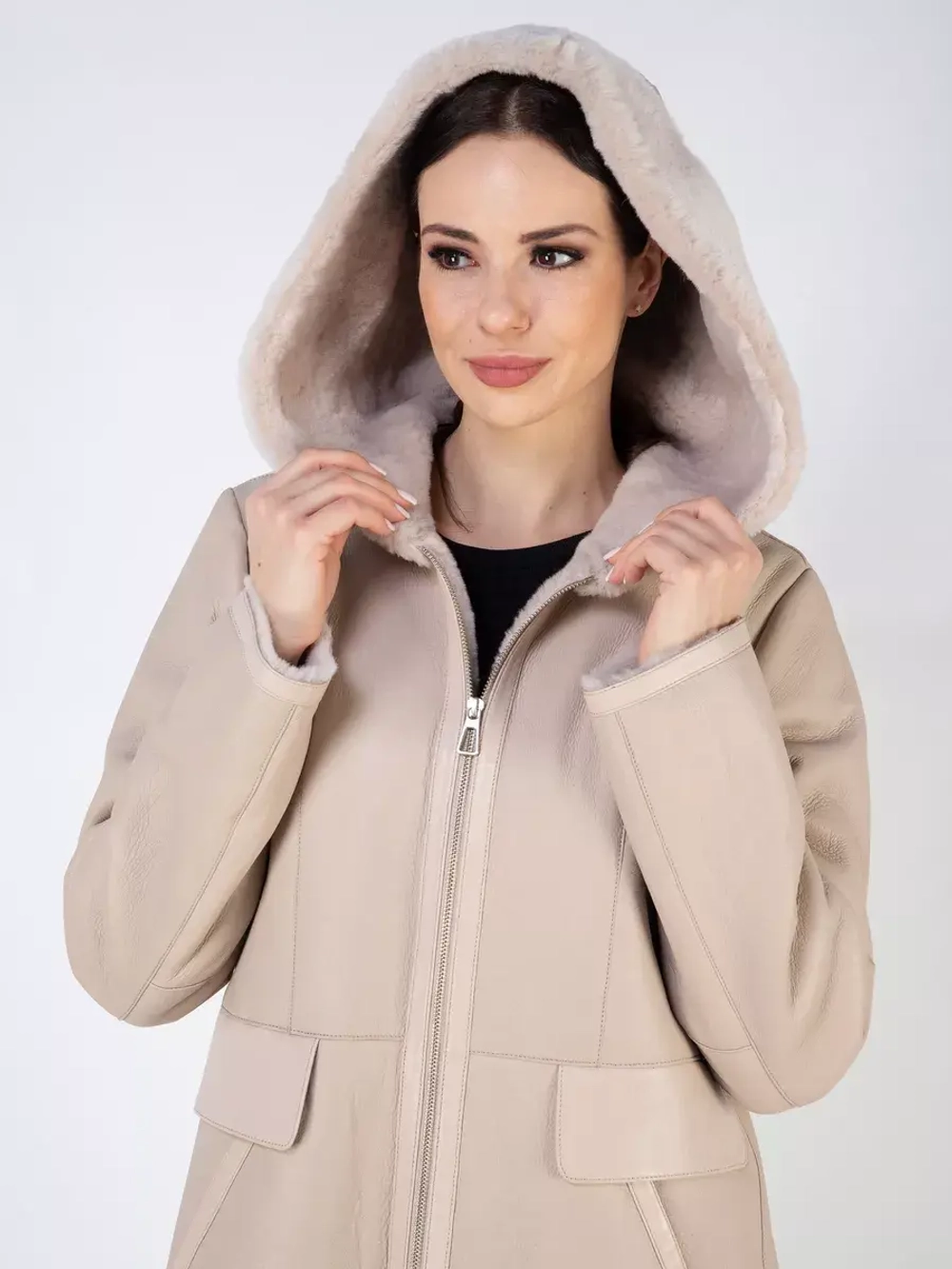 Дубленка зимняя натуральная с капюшоном