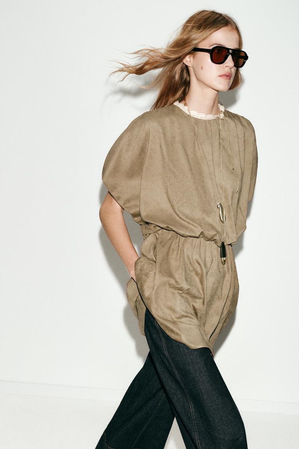 ZARA КОРОТКОЕ ПЛАТЬЕ ИЗ ИСКУССТВЕННОЙ ЗАМШИ, РЫЖЕВАТО-КОРИЧНЕВЫЙ