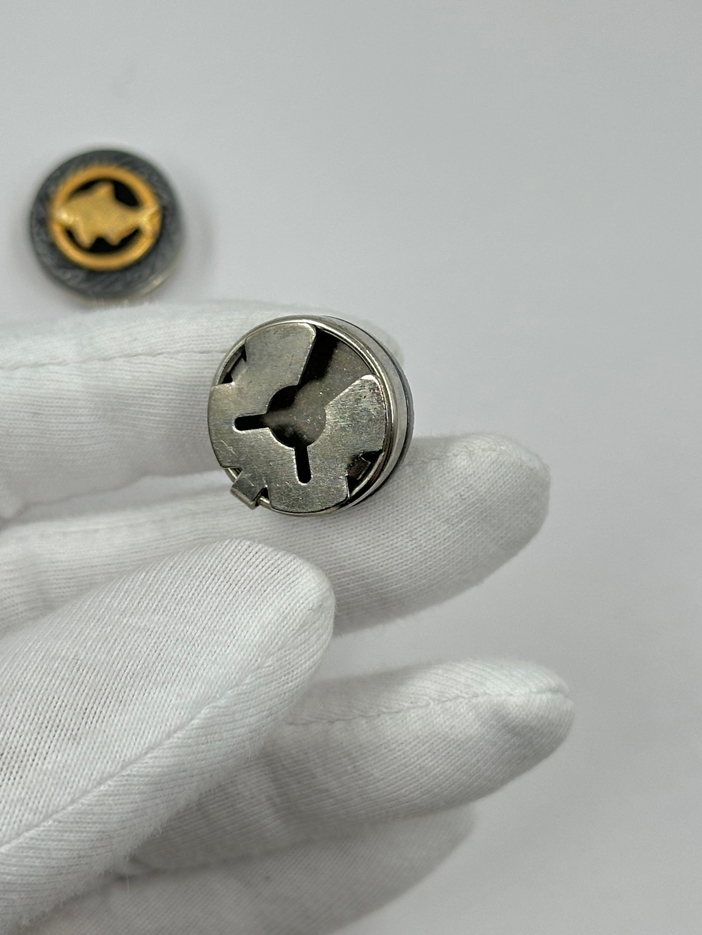 Накладка на пуговицу с рыбой