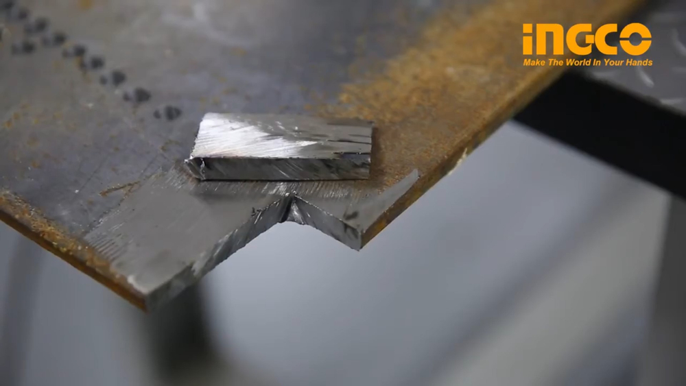 Угловая шлифовальная машина (УШМ) INGCO AG24008 INDUSTRIAL 230 мм 2,4 кВт