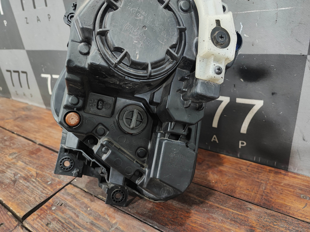 Фара правая галоген Hyundai Tucson 4 (NX4) 20-нв Б/У Оригинал 92102N9000