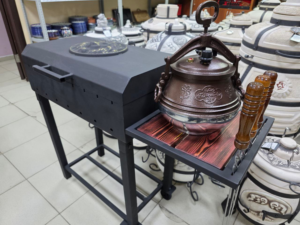 Если вы хотите мангал купить в Казани и ищете мангал 5 мм, обратите внимание на мангал Пикник Лофт Классика: это мангал в наличии Казань, качественный мангал от производителя, удобный мангал на колесах, практичный мангал с полкой и мангал с дровницей. Такая модель подходит как мангал для дачи, мангал для дома и мангал для беседки, а по размеру жаровни это отличный мангал для шашлыка, мангал для мяса, мангал для овощей и мангал под решетку. У нас можно сразу доукомплектовать комплект: решетка для мангала из нержавейки, решетка гриль для мангала, решетка из нержавеющей стали 5 мм, шампуры купить в Казани, совок и кочерга, а также выбрать казан купить в Казани под ваши задачи — казан чугунный или казан афганский, плюс вставка под казан/место под казан для мангала. Если нужна доставка, доступна доставка мангала по Казани и мангал с доставкой в Казани, а также отправка по России транспортной компанией; приезжайте в магазин в Казани и выбирайте из наличия, потому что у нас большой ассортимент и более 25 моделей мангалов в наличии, включая мангалы из стали 5 мм, мангальные зоны, мангальные зоны с крышей, печи под казан и печи 5 мм.