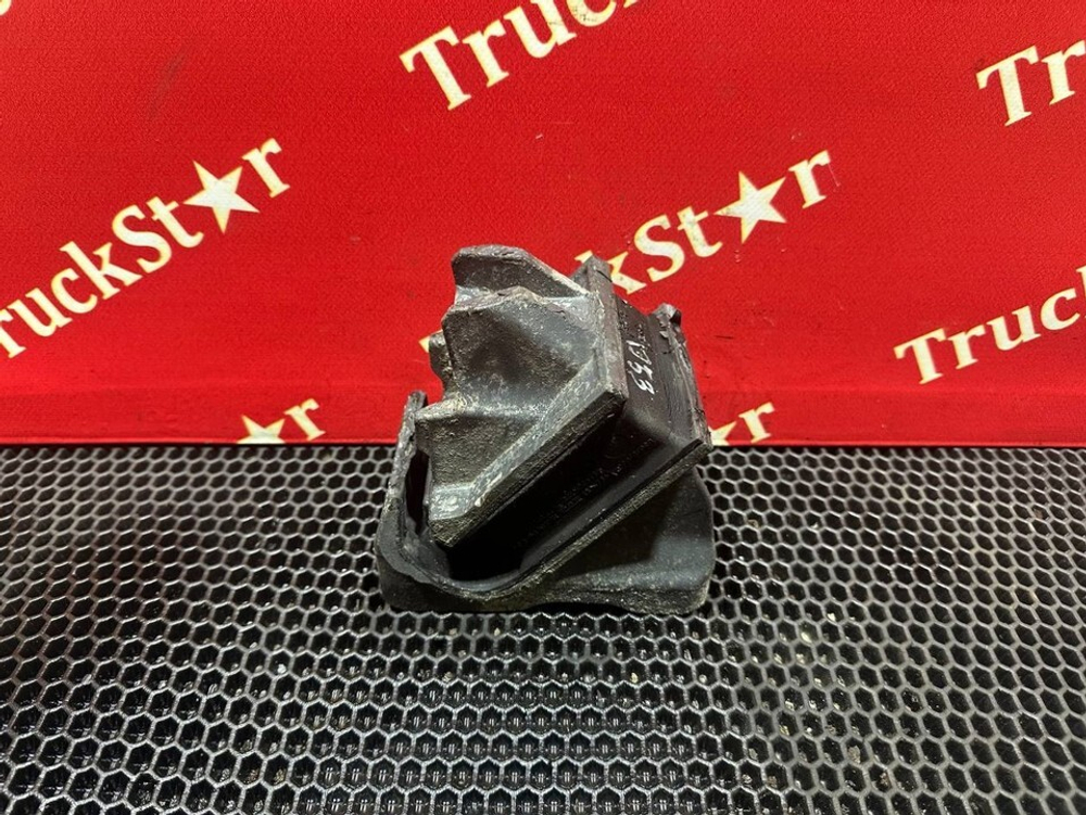 Подушка двигателя передняя