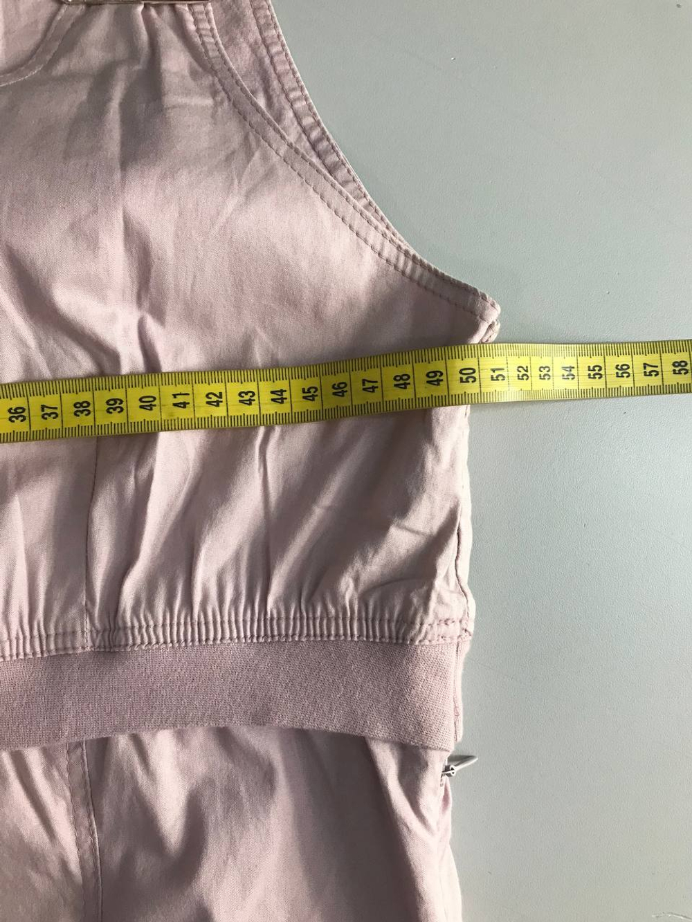 Платье нежного оттенка, визуально на 48 размер