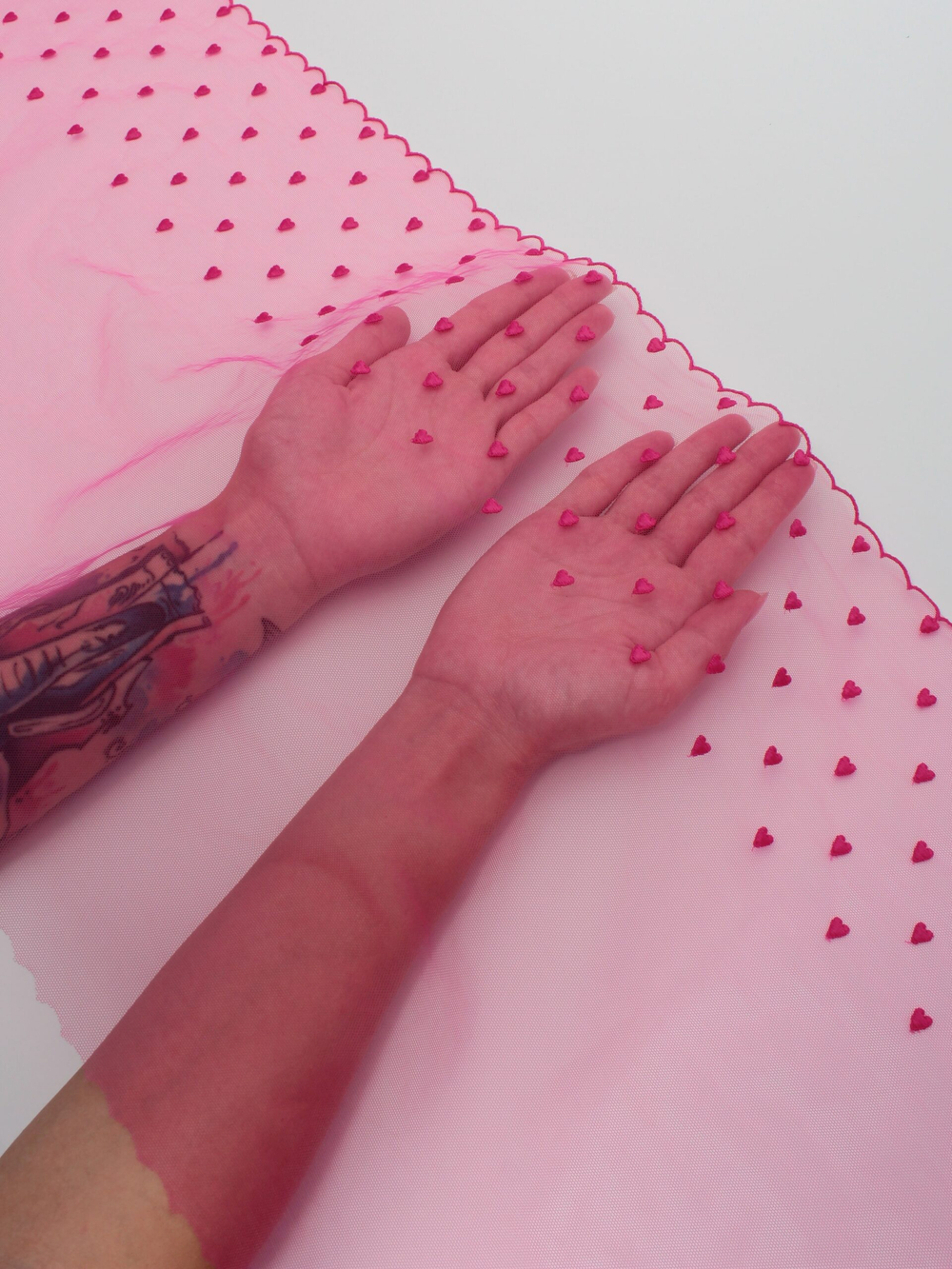 Вышивка на сетке малиновая фуксия неэластичная ширина 32 см ОТРЕЗЫ