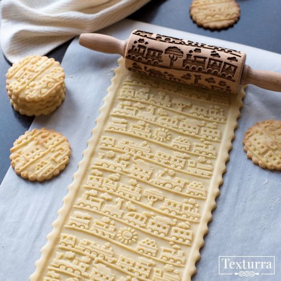 Малая скалка с узором Паровозики