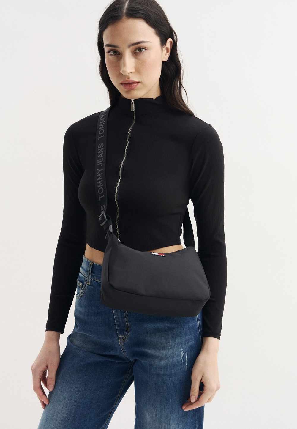 Сумка TOMMY JEANS TJW ESS DAILY SHOULDER BAG