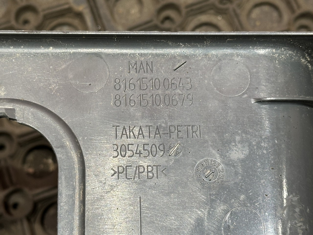 Корпус подножки левый