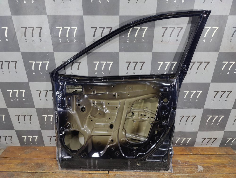 Дверь передняя правая с дефектом RAV4 (XA50) 18-нв Б/У Оригинал 6700142161