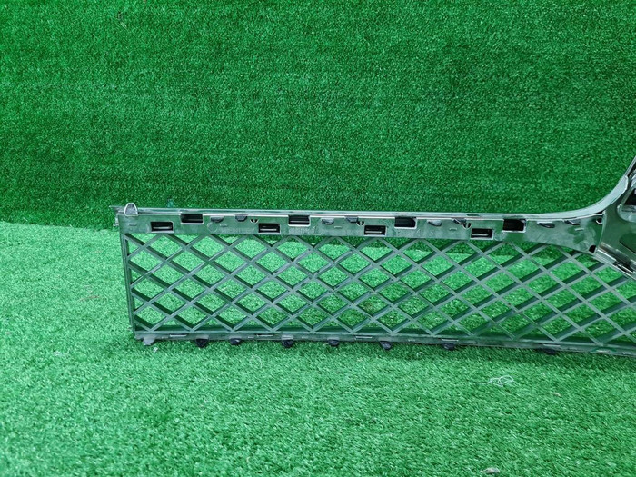 Решетка переднего бампера правая Bentley Flying Spur 2 (2019-н.в.)