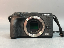 Canon EOS M6 Mark II 31.000 кадров, скол на экране