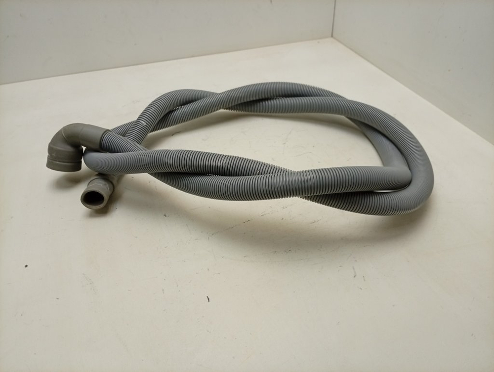 BWE81282LB кт35 Сливной шланг для стиральных машин Ariston Indesit C00091775 б/у