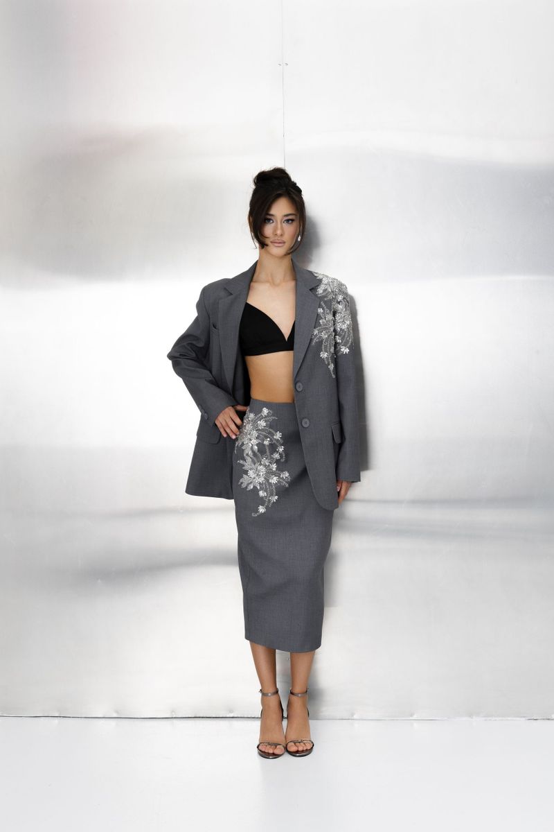 Юбка с аппликацией миди серая