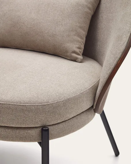 Кресло Eamy светло-коричневое с отделкой орех